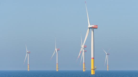 Merituulivoimaloita.