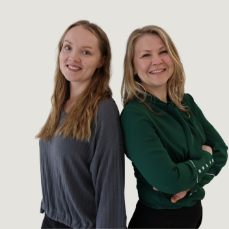 Essi Pykäläinen (vasemmalla) ja Maria Hällfors.