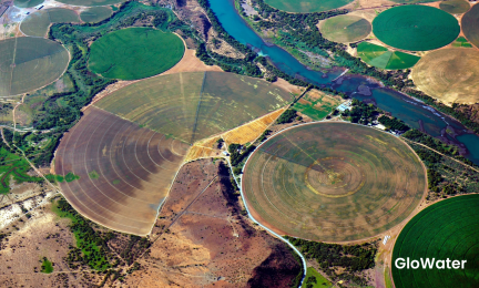 Ilmakuva ympyränmuotoisista kastelualueista. Kuva: Adobe Stock