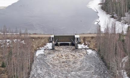 Ilmakuva vesistöpadosta